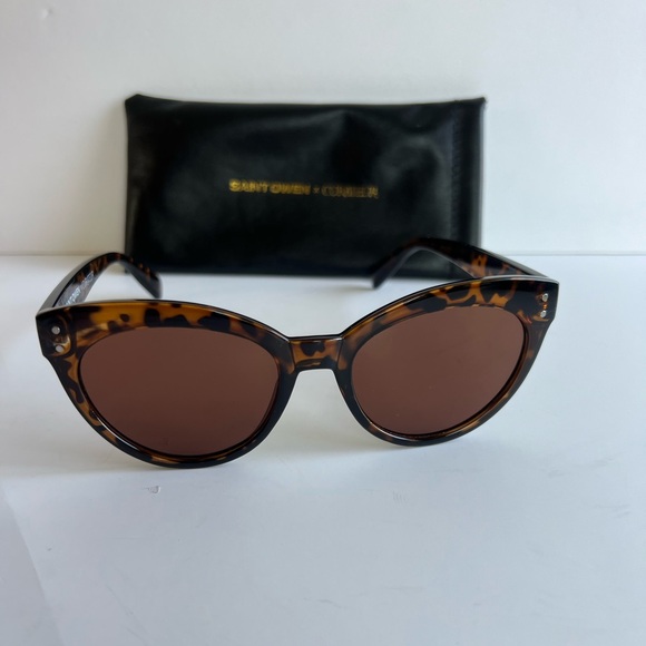 Saint Owen and Curateur Wylde
Tortoiseshell Sunglasses - Picture 2 of 6